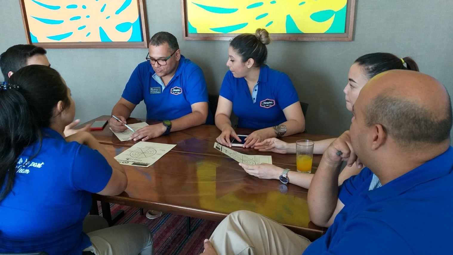 Equipo Hampton by Hilton Valledupar trabajando con Sistema HCG